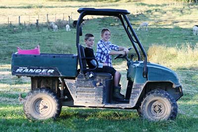Kynan and Tenaya about to feed the alpacas