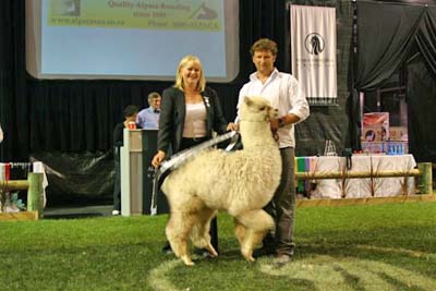 Dianne awarding Junior Champion NZ